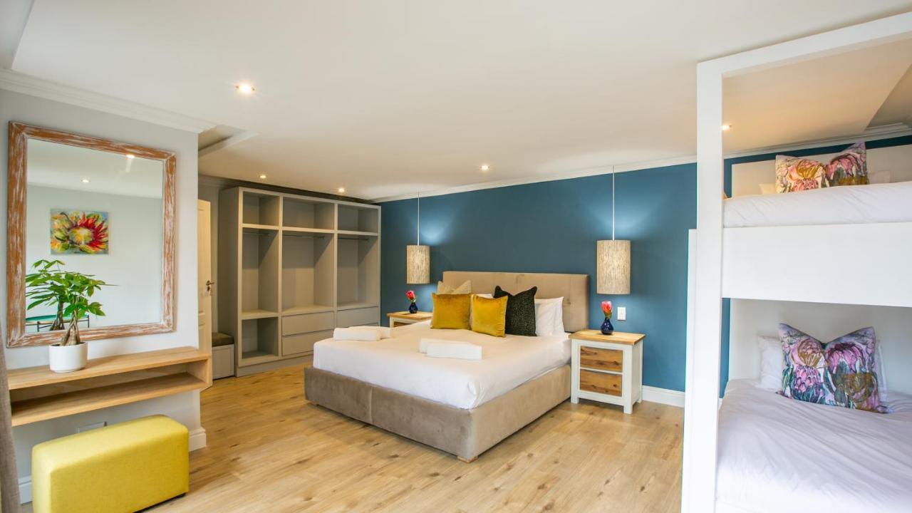 Hout & About Guest House เฮาต์เบย์ ภายนอก รูปภาพ