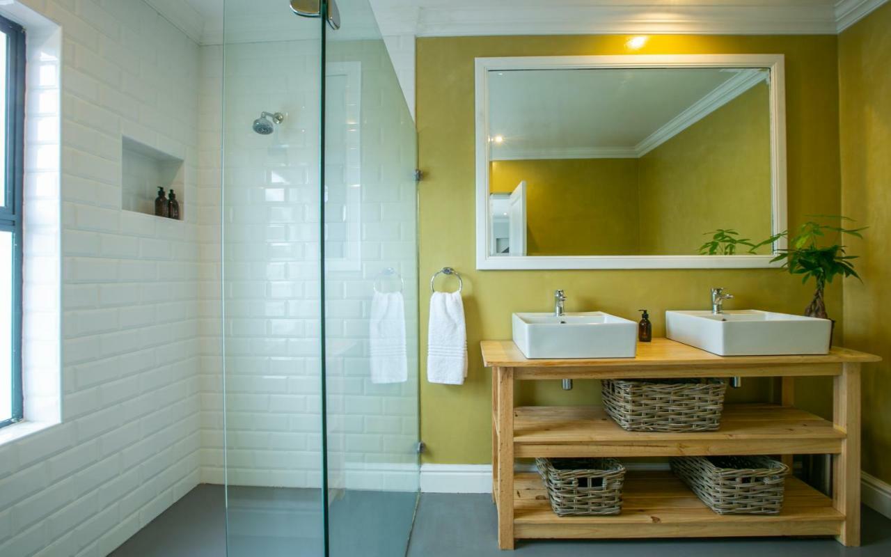 Hout & About Guest House เฮาต์เบย์ ภายนอก รูปภาพ