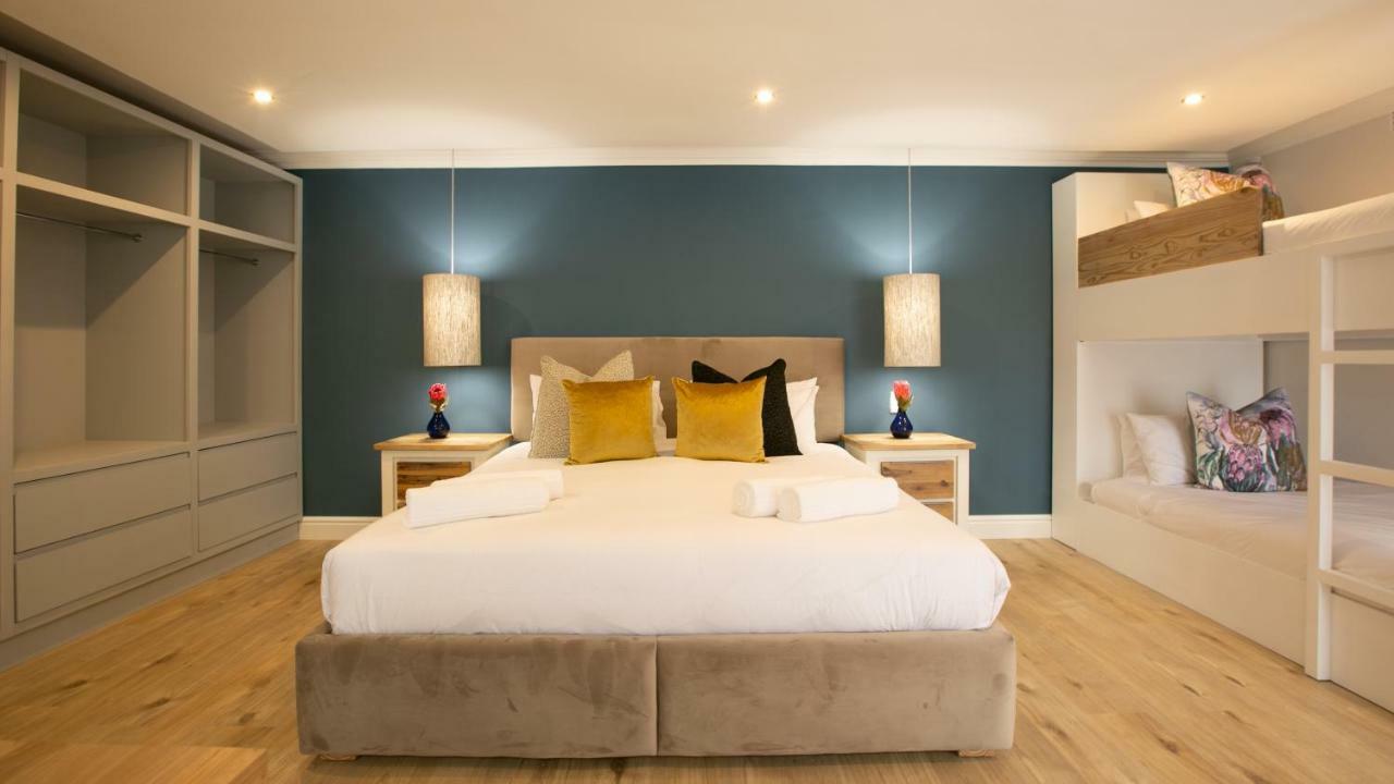 Hout & About Guest House เฮาต์เบย์ ภายนอก รูปภาพ